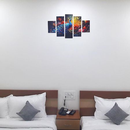 Hotel Park Victoria Kolkata Bagian luar foto