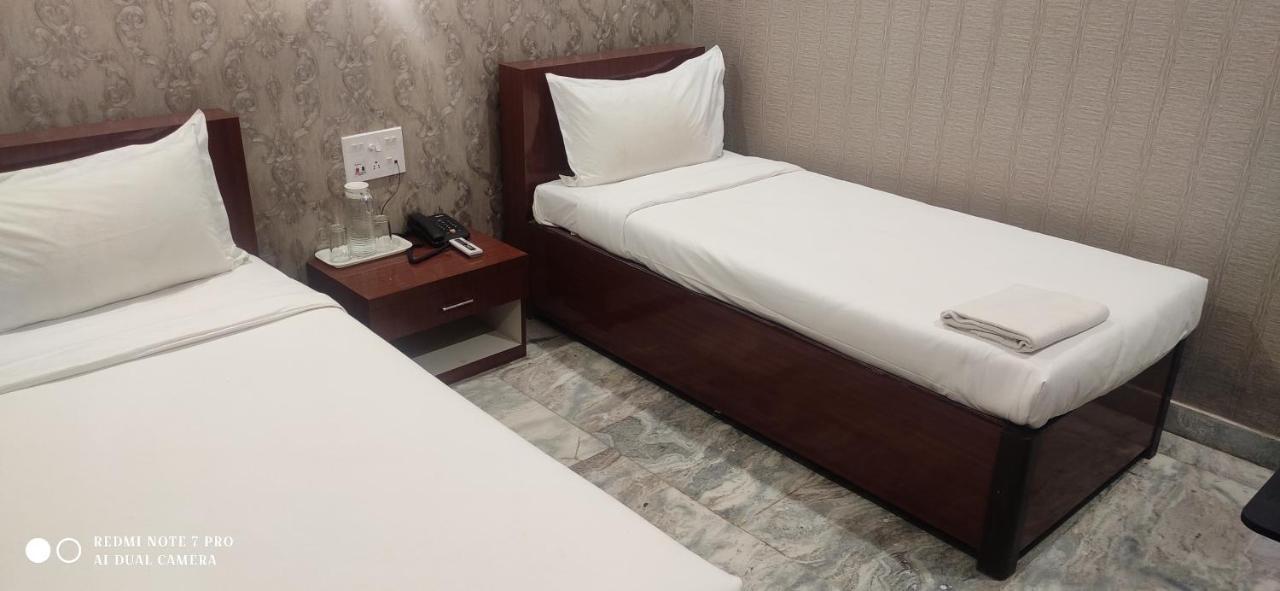 Hotel Park Victoria Kolkata Bagian luar foto