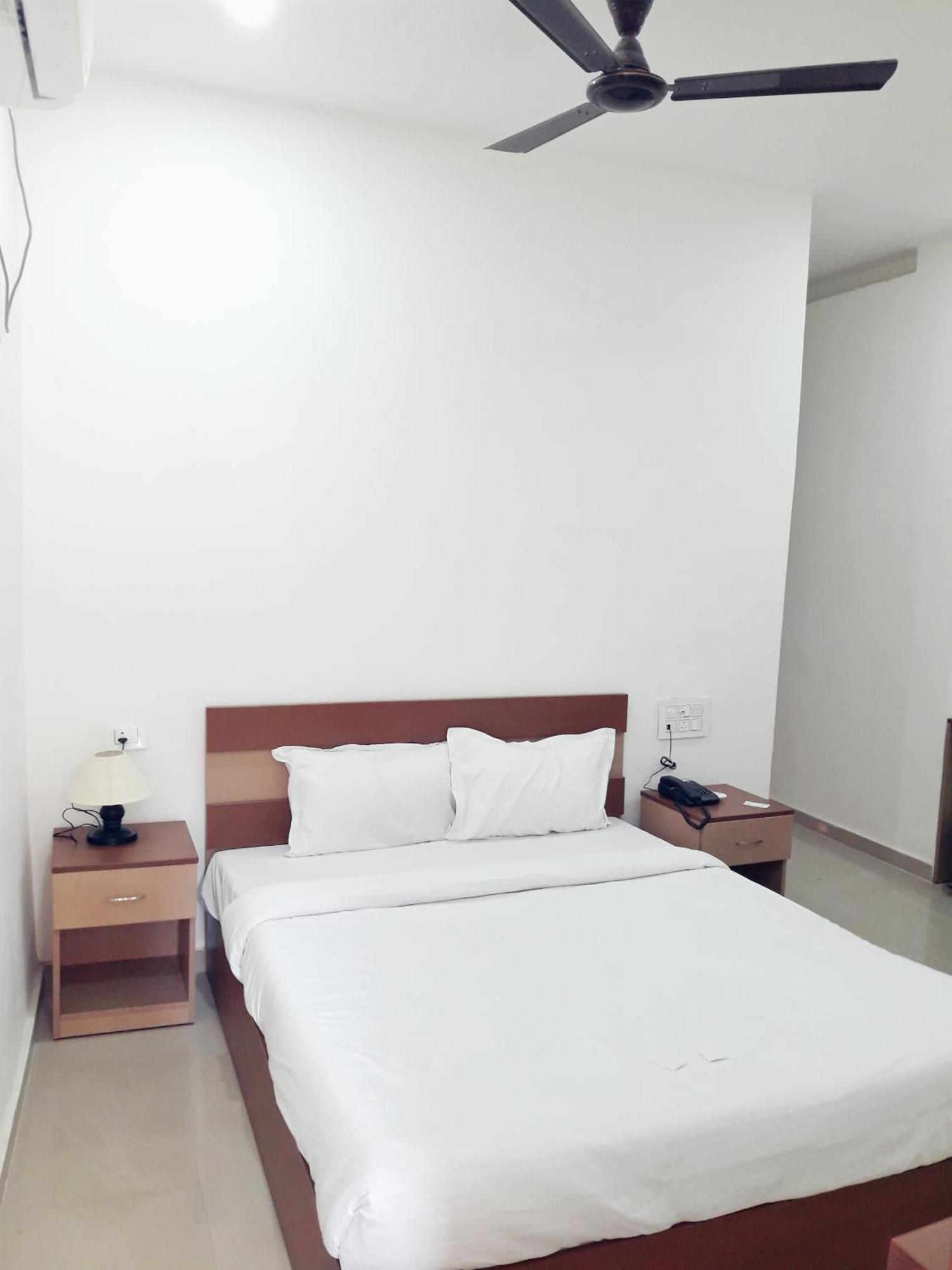 Hotel Park Victoria Kolkata Bagian luar foto